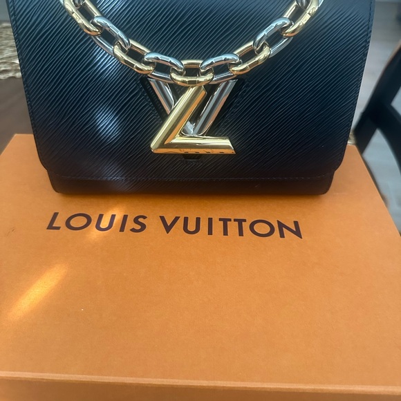 Louis Vuitton Black and Gold shoulder bag - Picture 1 of 9